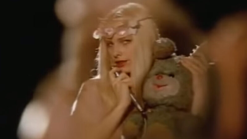 Cicciolina hazaköltözik, ha Magyar Péter megnyeri a választást