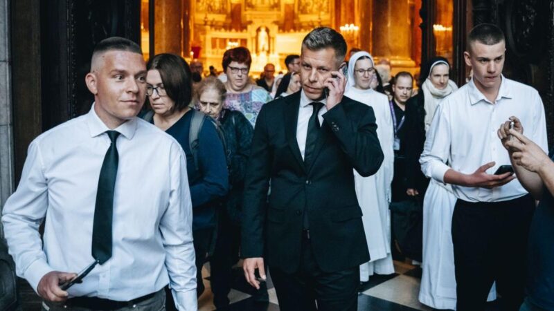 Már a DK-s propagandistának is hányingere van Magyar Pétertől és a szektájától