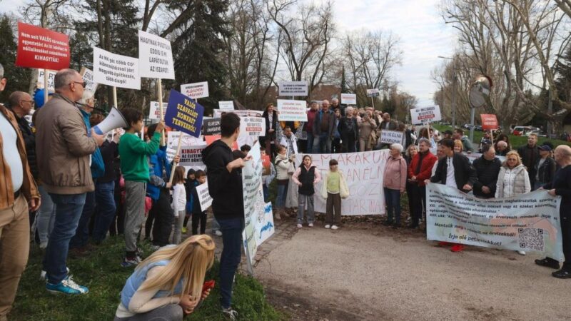 Demonstráltak a Római-parton élők Karácsony Gergely döntése ellen