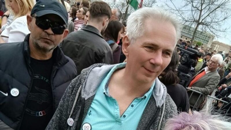 Elítélt uzsorás és zsaroló bűnöző jelent meg Magyar Péter aktivistáival a Műegyetemnél