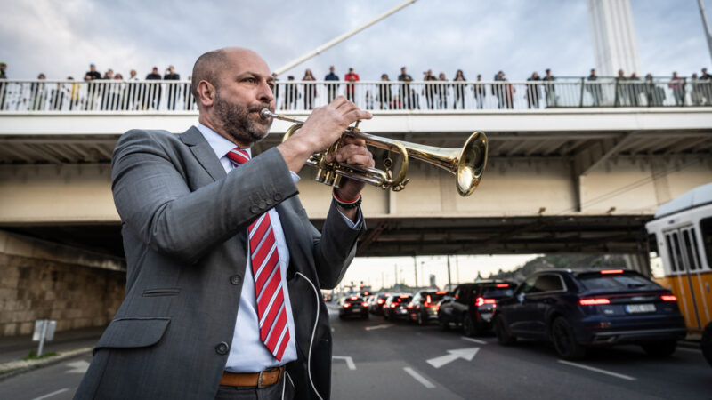 Szabó Bálint: Megvertek a szabolcsi rendőrök, a trombitámat és a megafonomat is elkobozták