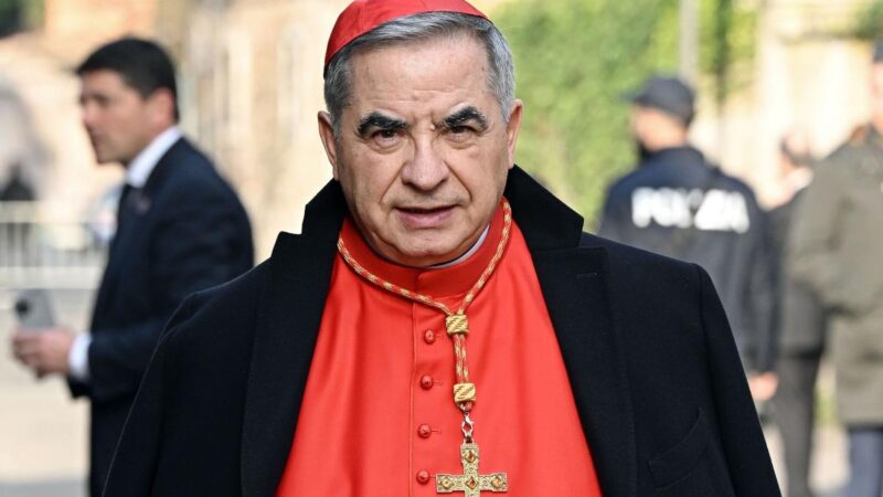 Visszalépett a pápaválasztástól a sikkasztás miatt elítélt bíboros