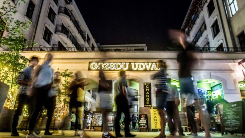 Tömegesen menekülnek a lakók Budapest belvárosából