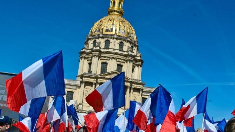 Párizsban felvonultak Marine Le Pen szimpatizánsai