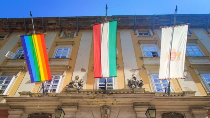 Megszavazták a szivárványos zászlók középületekre helyezésének tilalmát