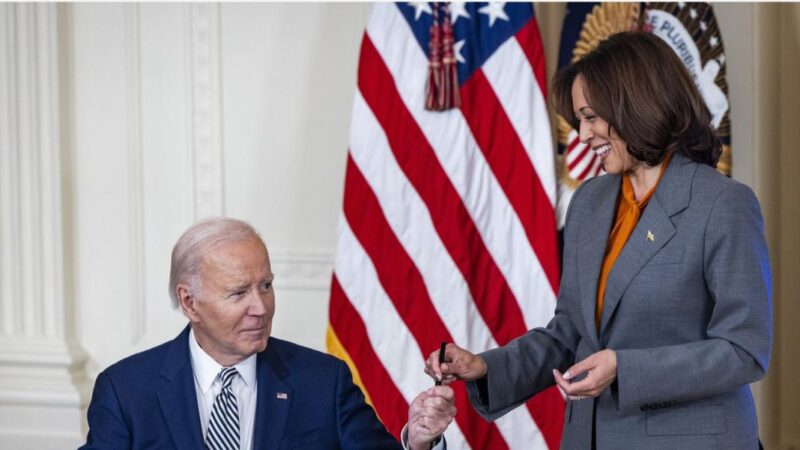 Titkos megfigyelés alá helyezett katolikus hívőket és szülői értekezleten tiltakozókat a Biden-adminisztráció