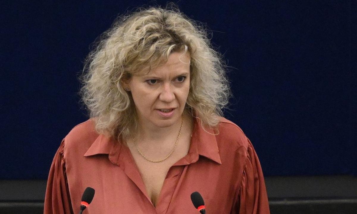 Ismét megfutamodott a tiszás hazaáruló, Kollár Kinga