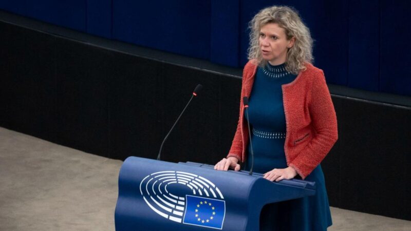 Megindult az összeférhetetlenségi eljárás Kollár Kinga ügyében – ő megint riogatott az EP-ben