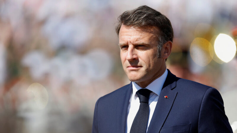 Macron kitiltaná a közösségi oldalakról a 15 év alatti gyerekeket az egész EU-ban