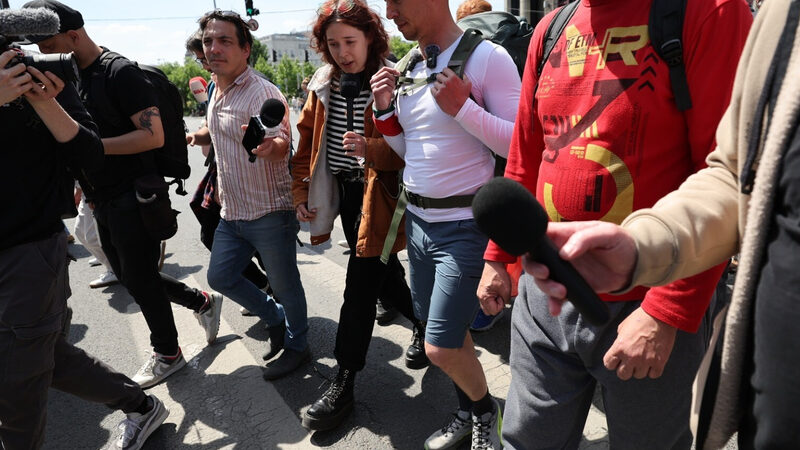 Magyar Péter sajnálja, hogy a sajtó „hatalmas felháborodásában” nem foglalkozik eleget a gyaloglásával