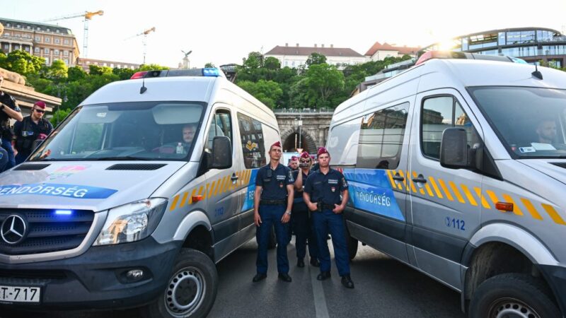 Hadházy és a Momentum nem adják fel – videókkal, galériával