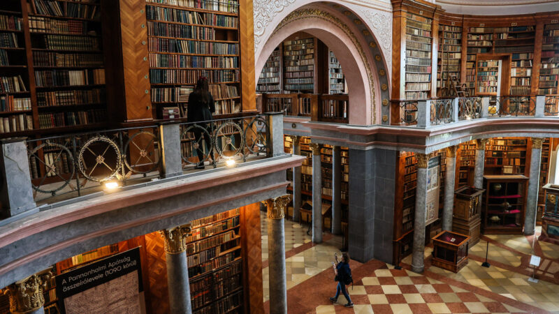 Krízis a Pannonhalmi Főapátságban: rovarfertőzés miatt be kell zárni a kincseket őrző könyvtárat