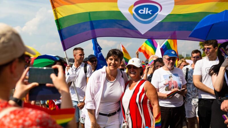 Ursula von der Leyent és több EP-képviselőt is meghívott a budapesti Pride-ra a DK