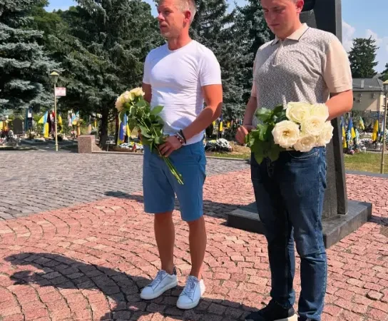 Magyar Péter és Karácsony Gergely nyilatkozzon, milyen kapcsolatban áll Zelenszkij kémjével