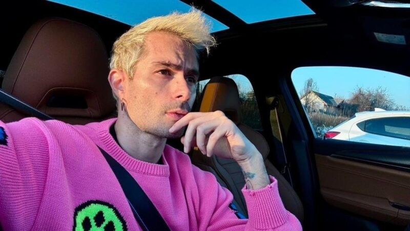 Itt az újabb forradalmár: ByeAlex is beleállt a kormányba