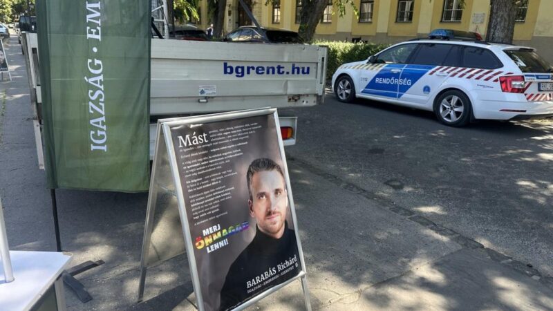 A rendőrség betiltotta a Párbeszéd LMBTQ-témájú kiállítását