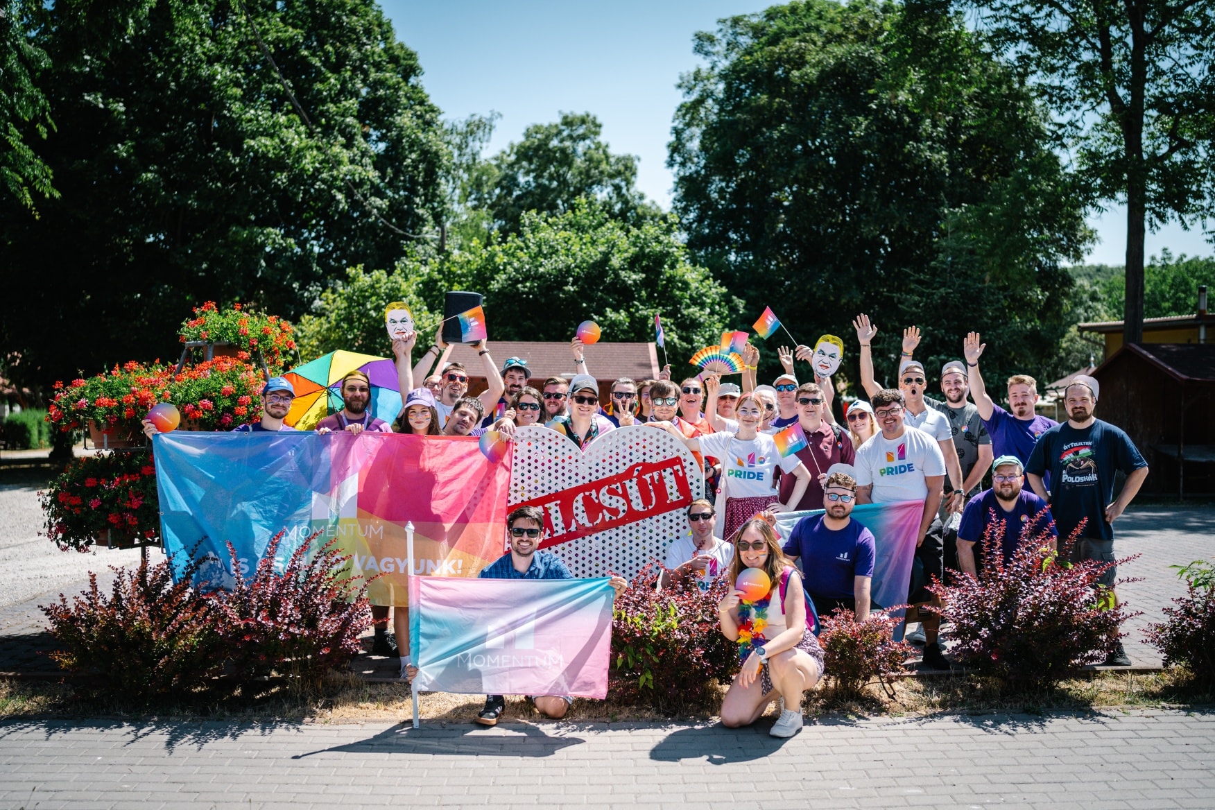 Vasárnap Pride-ot tartott a Momentum – Felcsúton