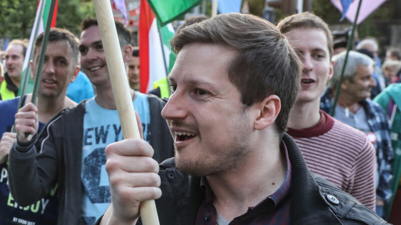 Soproni Tamás LMBTQ-propagandája Terézvárosban: Önkormányzati közpénzből dragshow