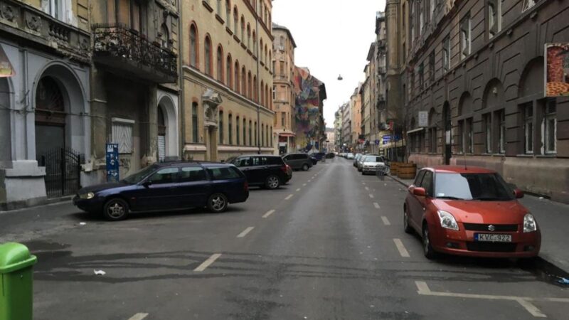 Vitézyék kitiltják az autósokat a belváros egyes részeiről – változások a bulinegyednél