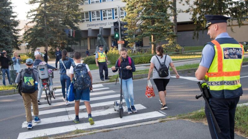Megtámadta az iskolaőrt egy általános iskolás, aztán az igazgatói irodában hívta ki verekedni