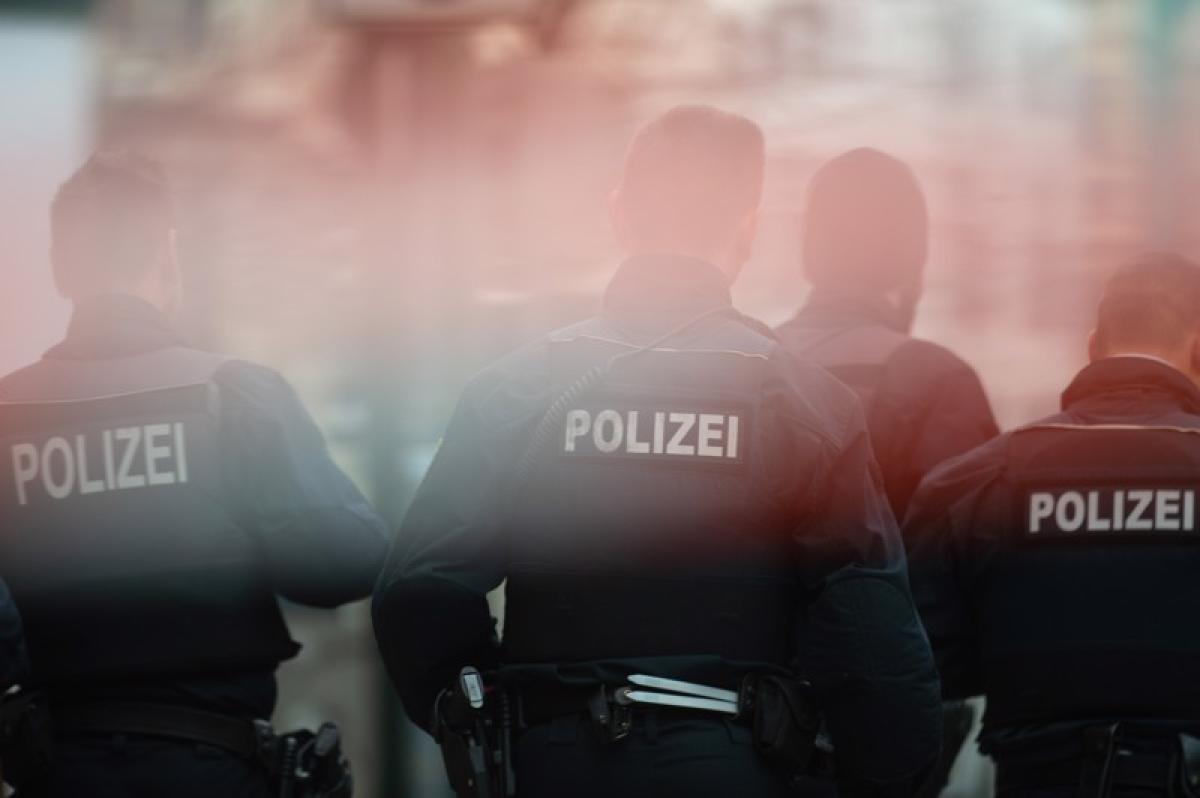 Németországban 65 ember otthonában tartottak rendőrségi razziát, akik gyűlöletet terjesztettek vagy politikusokat sértegettek az interneten