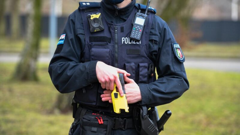 Sokkolókat kaphatnak a német rendőrök