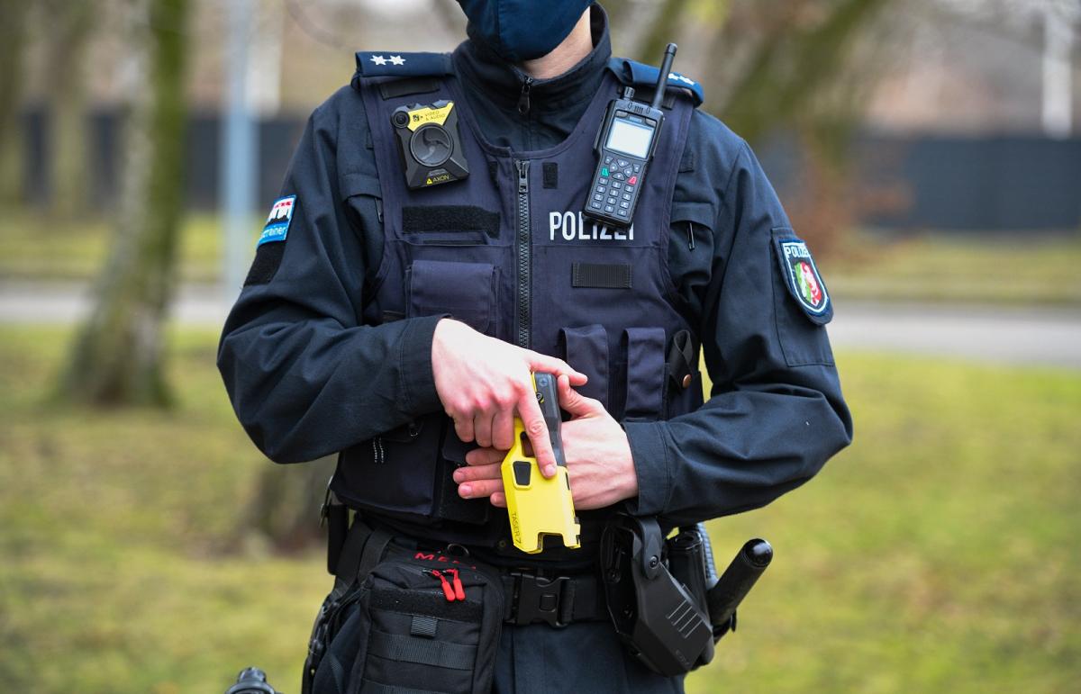 Sokkolókat kaphatnak a német rendőrök