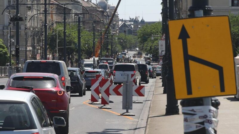 Budai luxusvillájából vitték el a kommandósok a vállalkozót