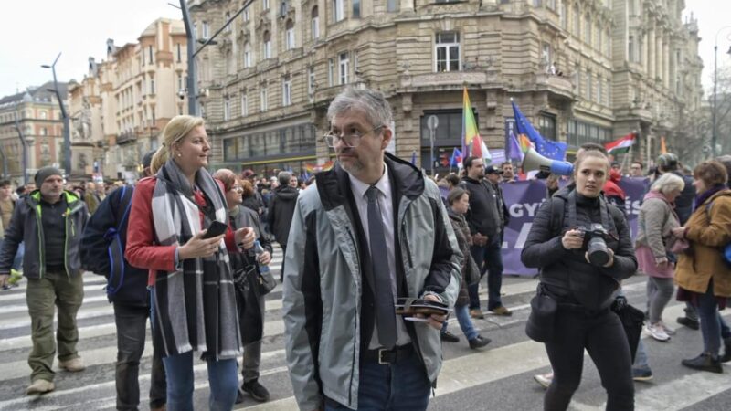 Hat parlamenti képviselő mentelmi jogának felfüggesztését kéri a Legfőbb Ügyészség Hadházy tüntetései miatt