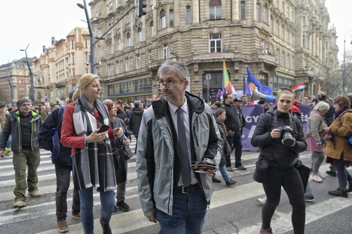 Hat parlamenti képviselő mentelmi jogának felfüggesztését kéri a Legfőbb Ügyészség Hadházy tüntetései miatt