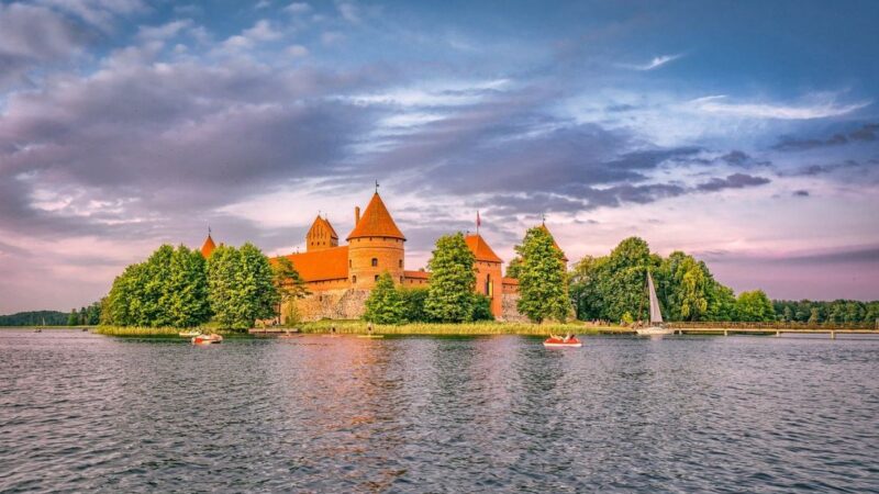 Litvániában nem örülnek, mert az ukrán menekültek is oroszul beszélnek