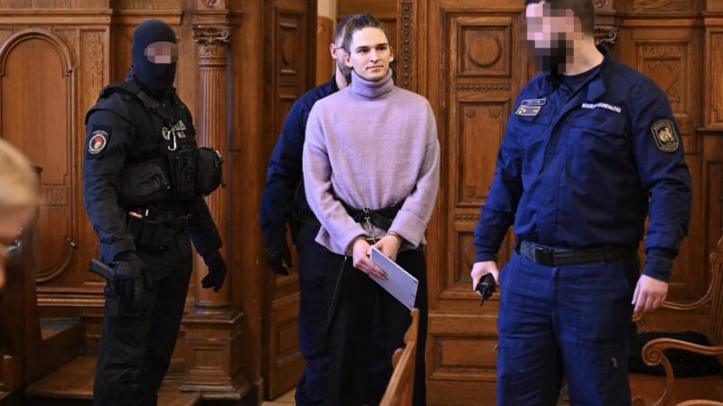 Továbbra is letartóztatásban marad a magyarverő antifa