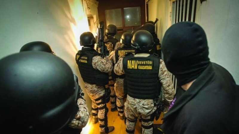 Ismét bedőlt a 444.hu, undorító módon besározták a NAV kommandójának egykori, elismert vezetőjét