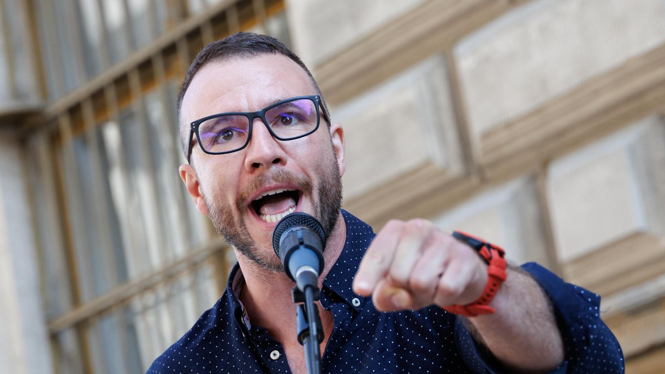 Csicskák vagytok, és úgyis beszopjátok a történelem színpadán