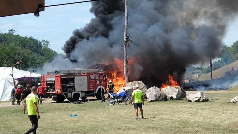 Tűz ütött ki az Ozora Fesztiválon, több robbanás is történt