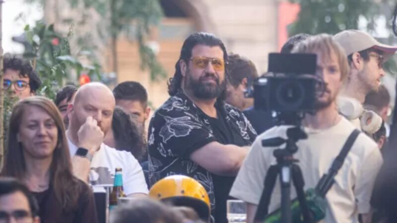 Puzsér pofára esett: hétfőtől újra járnak az autók a Tűzoltó utcában