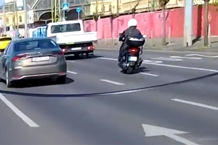 Ámokfutó motorost üldöztek a rendőrök keresztül Budapesten