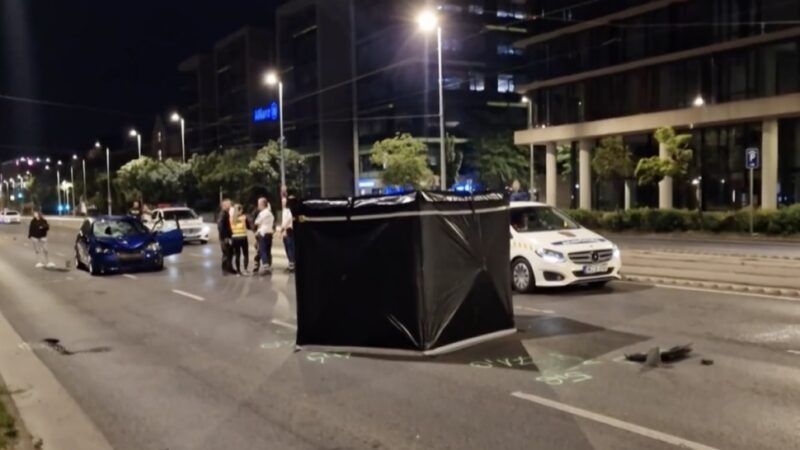 Mialatt fegyverrel üldözte ismerőse, egy autó halálra gázolta a 20 éves férfit