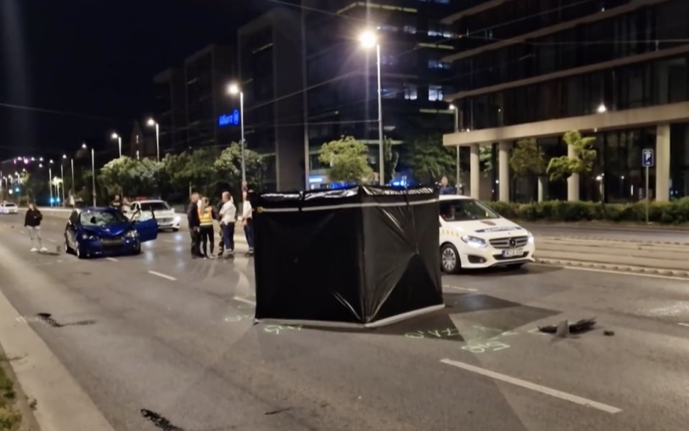 Mialatt fegyverrel üldözte ismerőse, egy autó halálra gázolta a 20 éves férfit