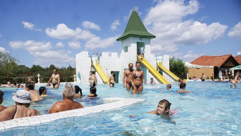 Klórgázmérgezés miatt százhúsz embert kellett kimenekíteni a túrkevei strandról