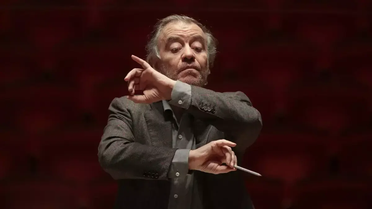 Nem engedik fellépni a világhírű orosz karmestert Nápolyban