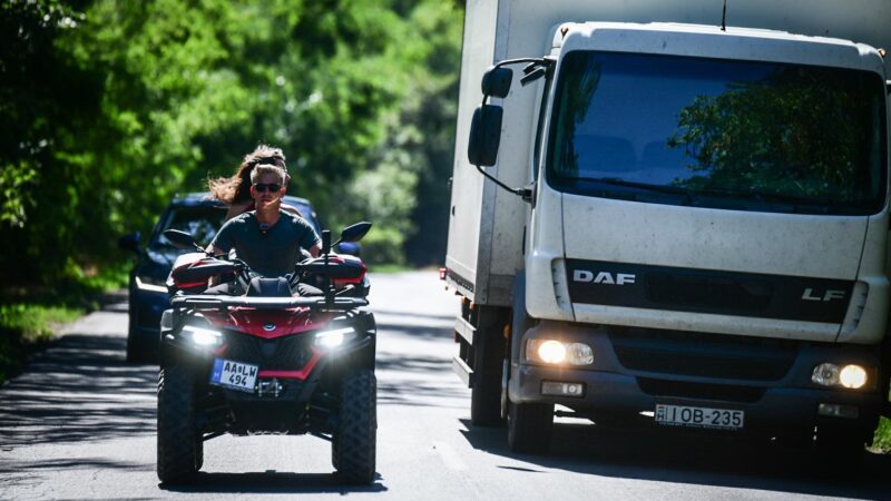 Közlekedési szabálysértéséről posztolt Magyar Péter