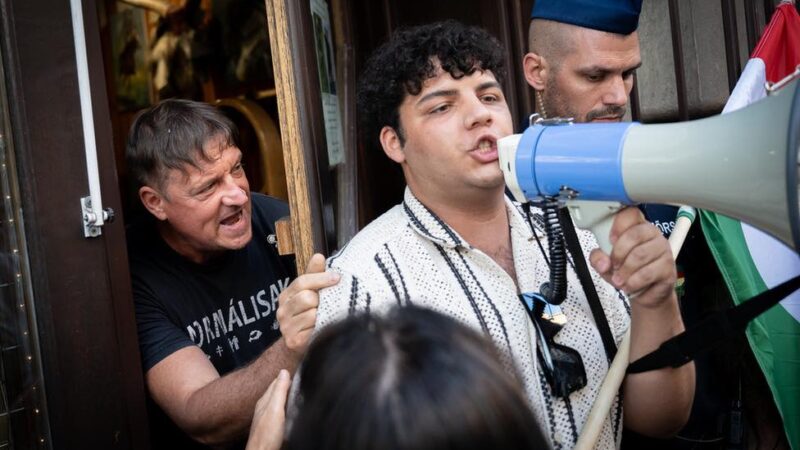 Hadházy aljas hazugsága: szerinte a „terrorista” Budaházy Gyuri „inzultálta” a tüntető diákokat