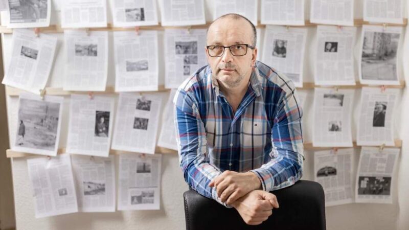 A Magyar Hang munkatársa, a thaiföldi kisfiúk réme már Magyar Péter testőreként viselkedik – Videóval