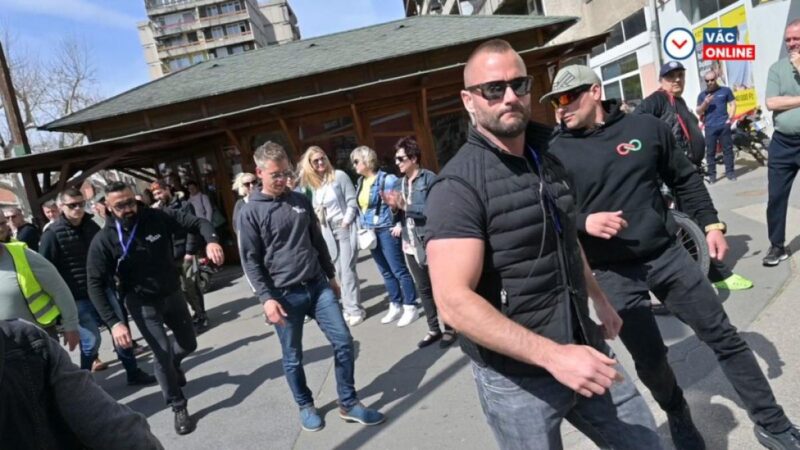 Ifj. Lomnici: Magyar Péter testőrei nem dobhatnak ki senkit a véleménye miatt