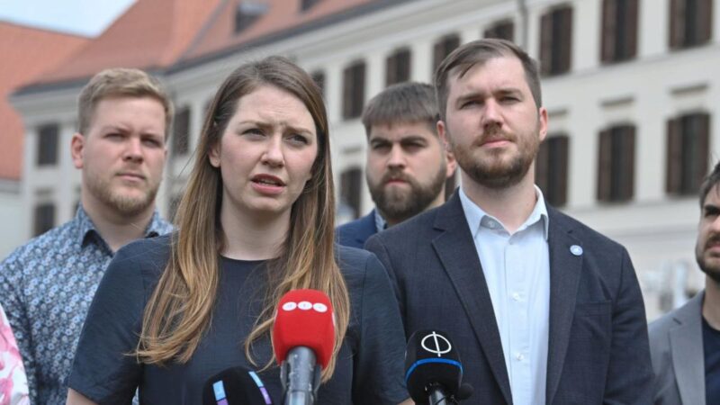 Állami támogatásból kampányolhat a kormány ellen a Momentum