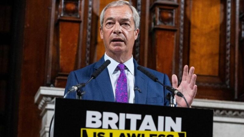 Nigel Farage-nak elege lett: Hadat üzenne az illegális migrációnak
