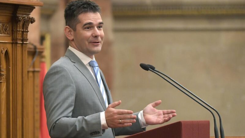 A rendőrségi tiltás ellenére is felvonul Szolnokon a Mi Hazánk Mozgalom