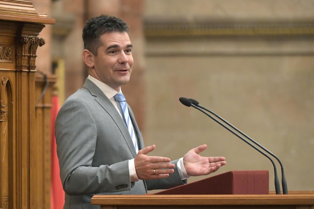 A rendőrségi tiltás ellenére is felvonul Szolnokon a Mi Hazánk Mozgalom