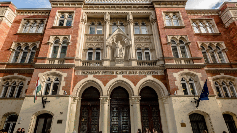 Bepereli a Pázmányt a volt docens, szerinte a vallásosság és a melegek társadalmi megítélése közötti kapcsolatról szóló tanulmánya miatt rúgták ki